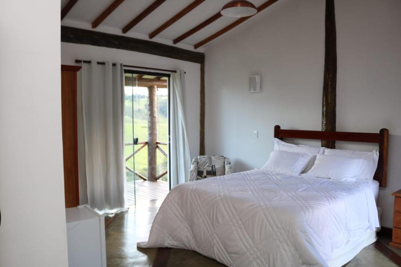 Bed and Breakfast Estalagem Sensacoes Cunha Esterno foto